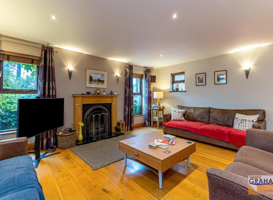 2 Oak Hill, Ravernet Road, Lisburn, BT27 5UE