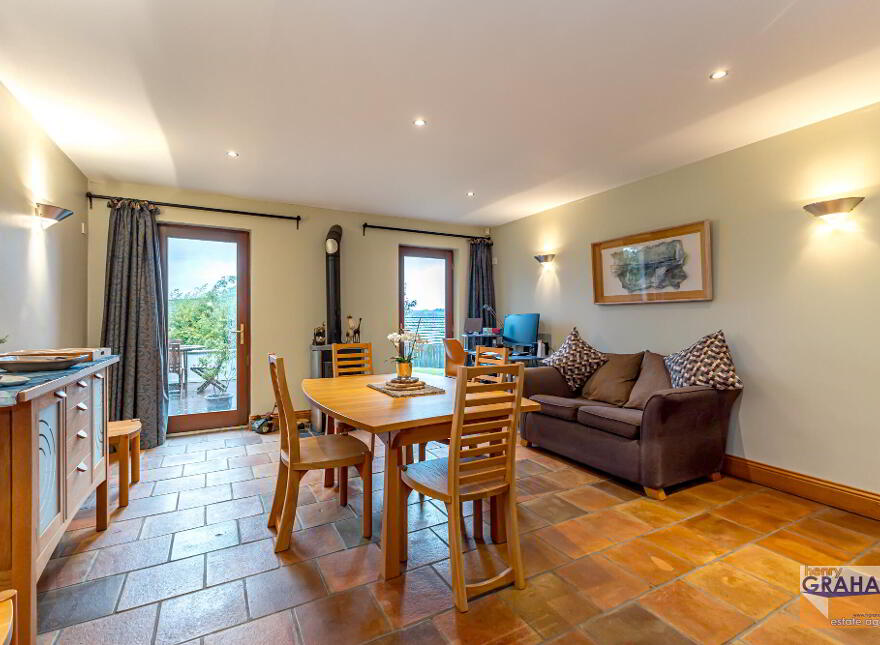 2 Oak Hill, Ravernet Road, Lisburn, BT27 5UE