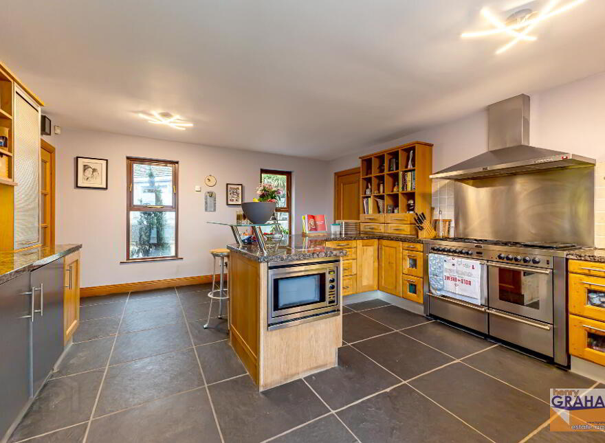 2 Oak Hill, Ravernet Road, Lisburn, BT27 5UE