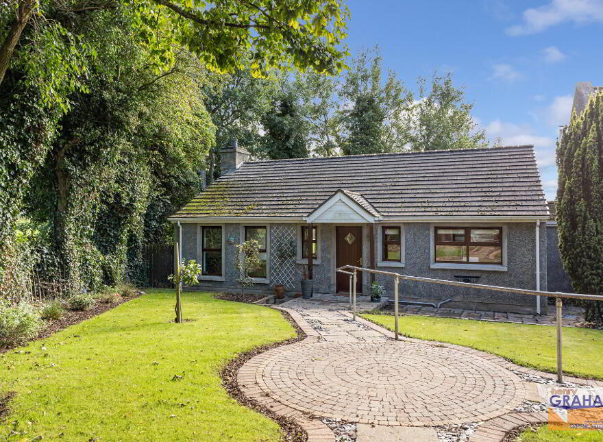 2 Oak Hill, Ravernet Road, Lisburn, BT27 5UE