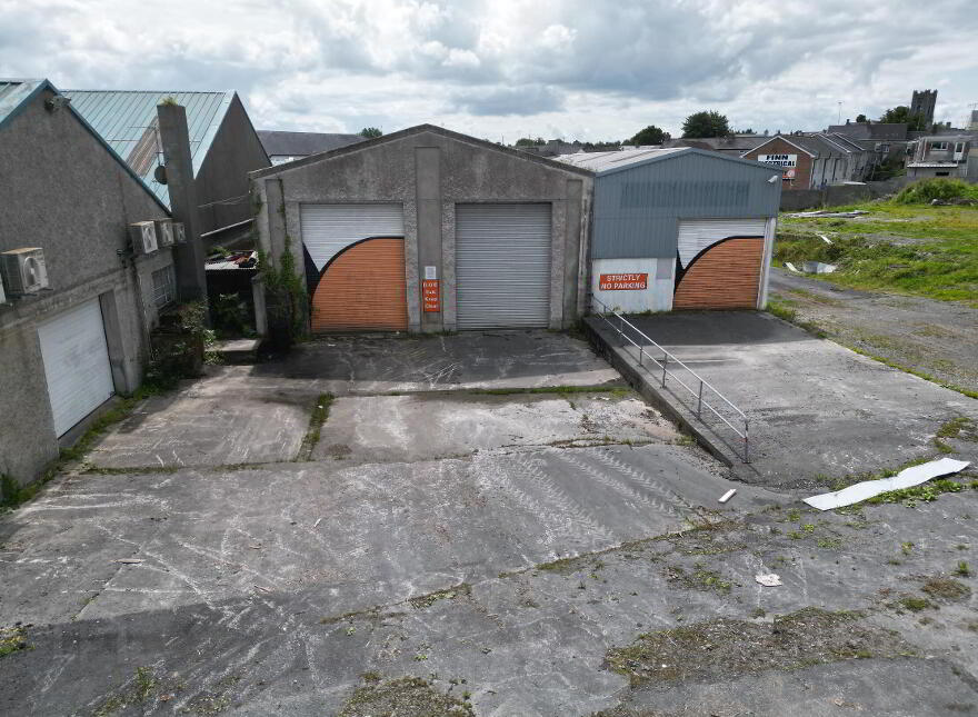 Circular Road, Roscommon Town, F42W996