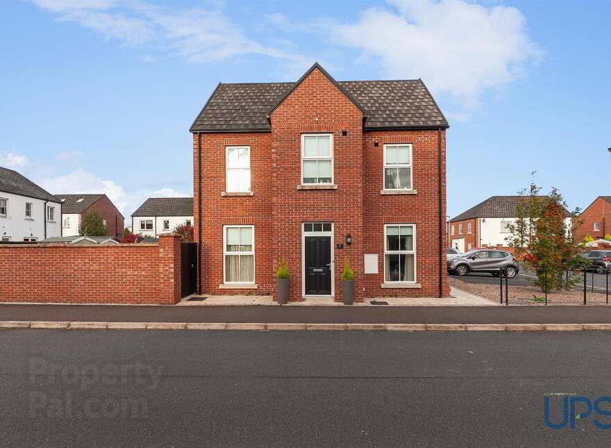 17 Eaton Park, Dunmurry, Belfast, BT17 9FX photo