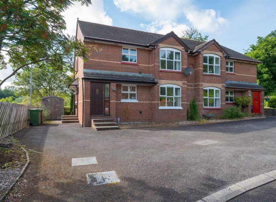 4 St Ellens, Edenderry, Belfast, BT8 8JN photo