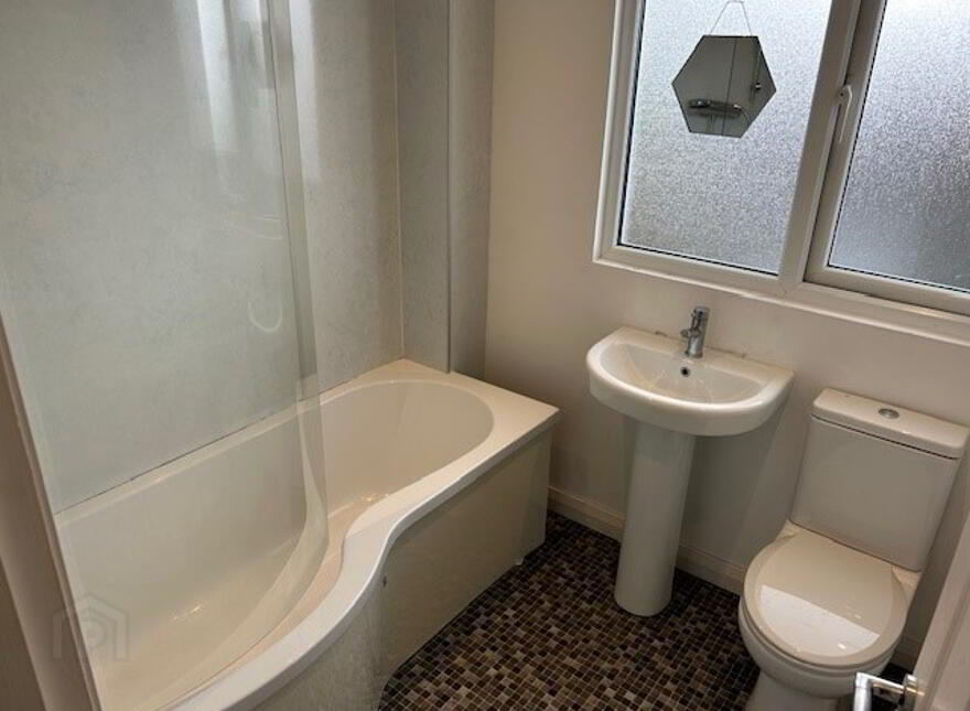 3 Glennor Crescent East, Hillsborough Road, Carryduff, BT8 8HW