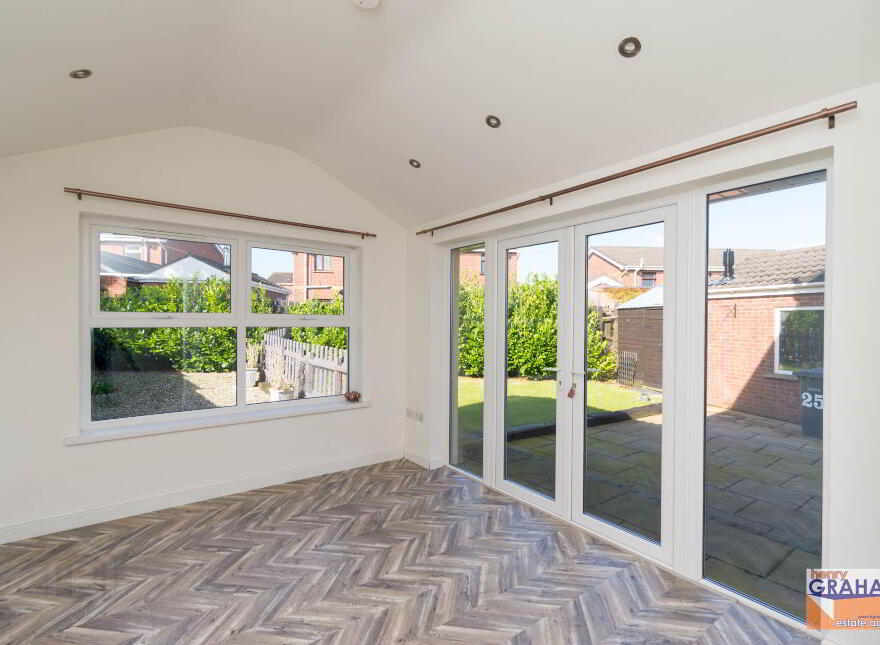 25 Highgrove, Lisburn, BT27 5AX