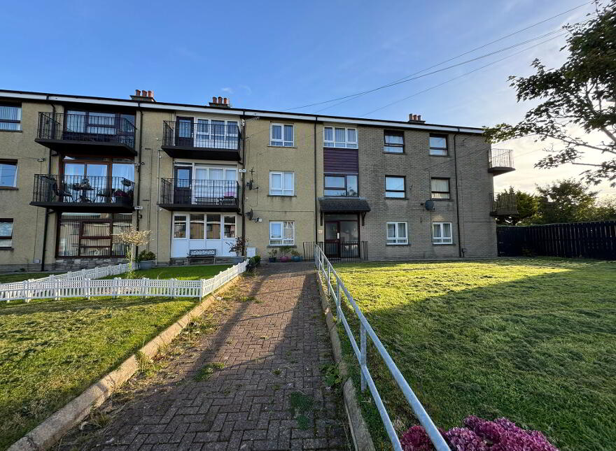 Apt, 30 Windmill Avenue, Carrickfergus, BT38 8DH photo