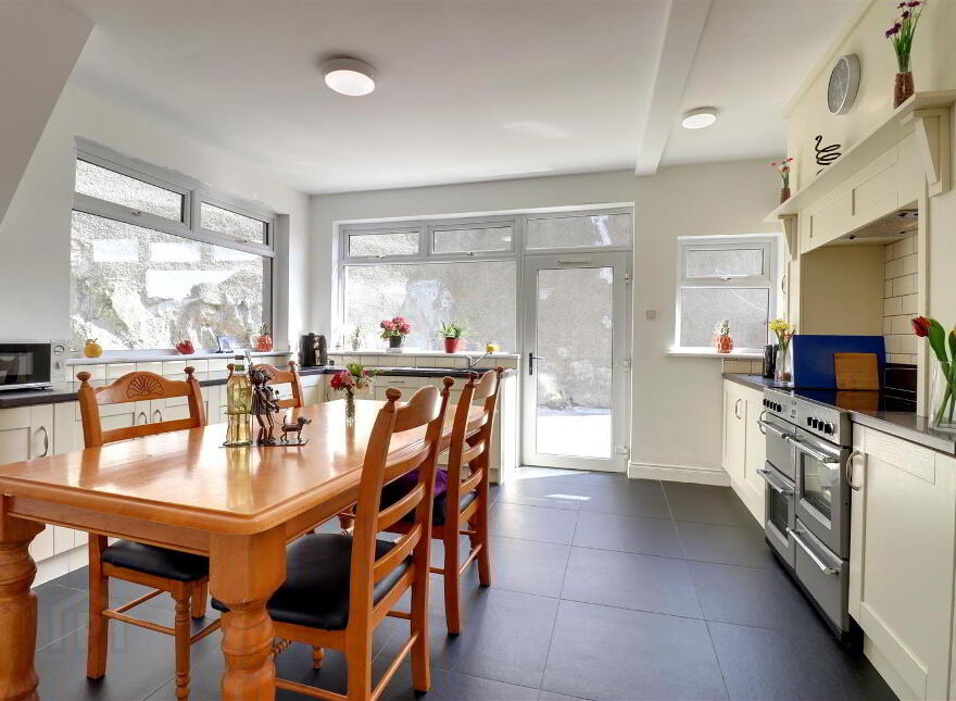 Guest House/ B&b, 2 Ferry Street, Portaferry, Newtownards, BT22 1PB