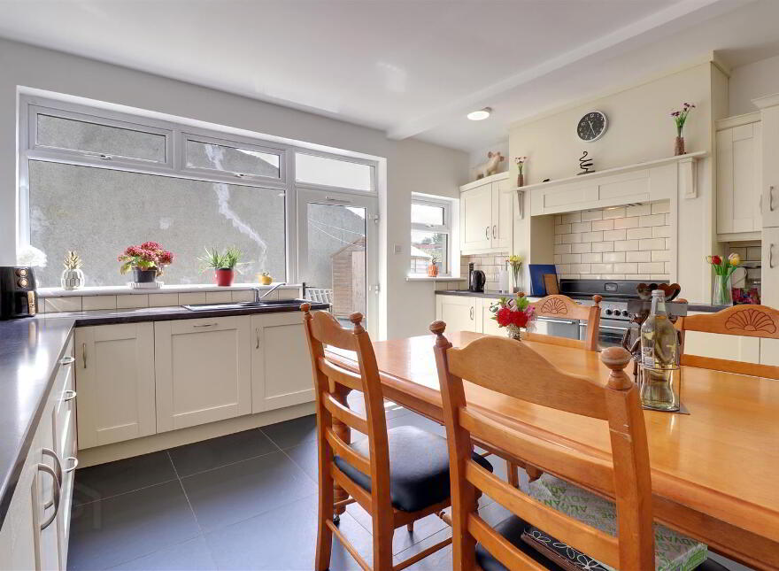 Guest House/ B&b, 2 Ferry Street, Portaferry, Newtownards, BT22 1PB
