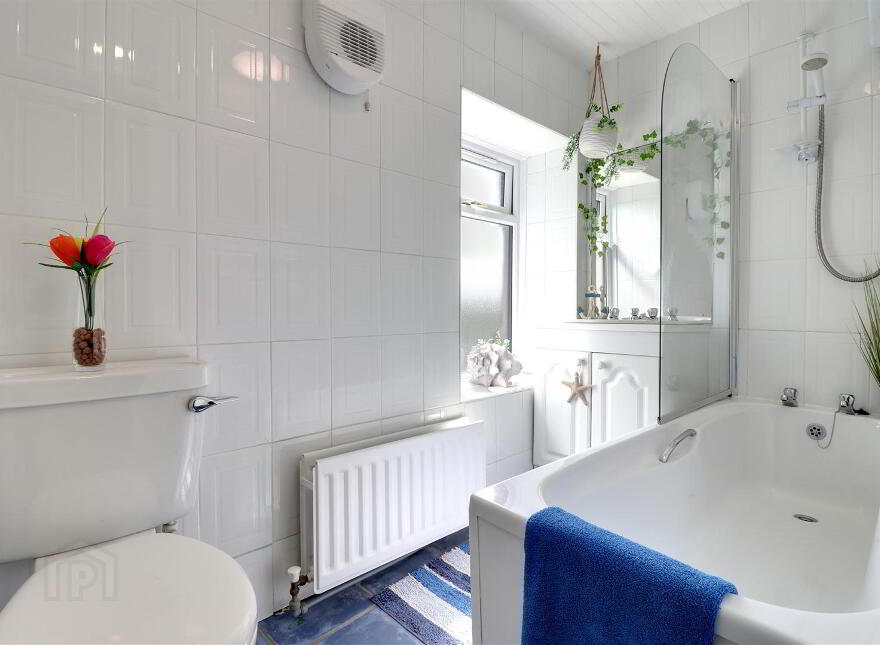 Guest House/ B&b, 2 Ferry Street, Portaferry, Newtownards, BT22 1PB