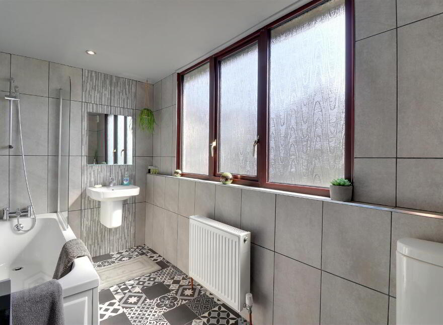 Guest House/ B&b, 2 Ferry Street, Portaferry, Newtownards, BT22 1PB
