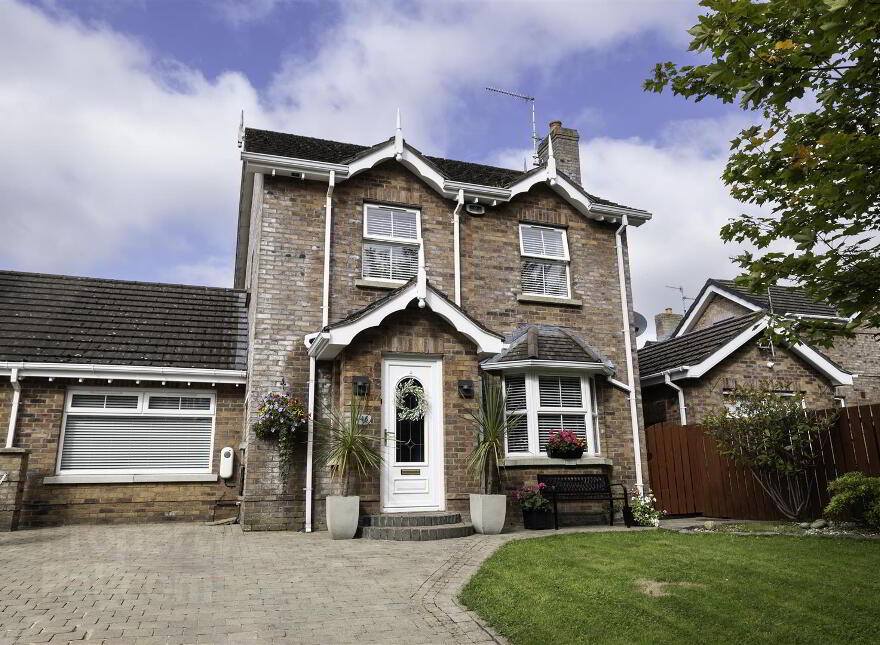 46 Mount Eagles Square, Dunmurry, Belfast, BT17 0GZ photo