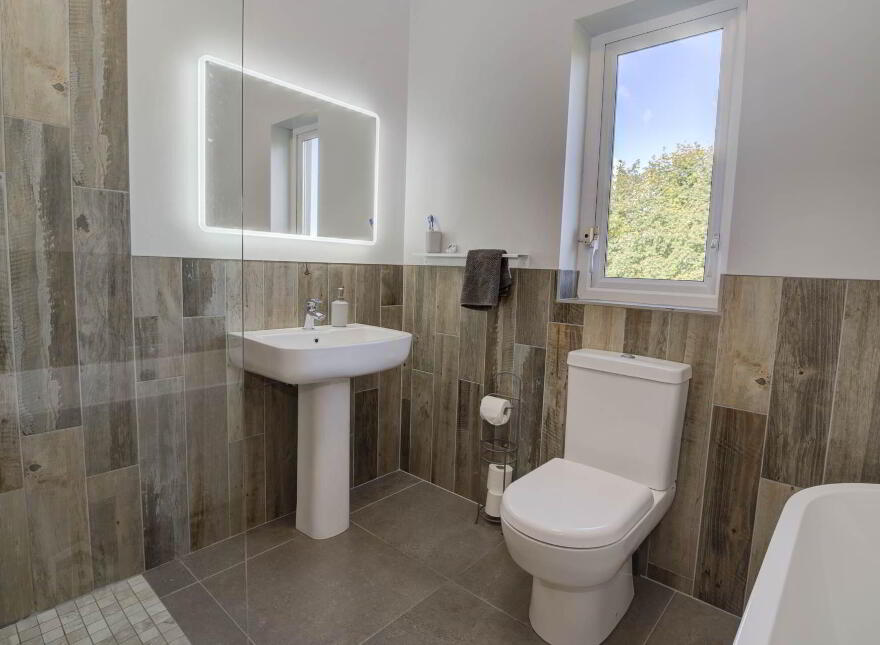 The Claddagh, Kilmacrenan, F92NX05