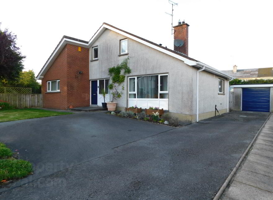 27 Pinewood Avenue, Omagh, BT79 0DB photo