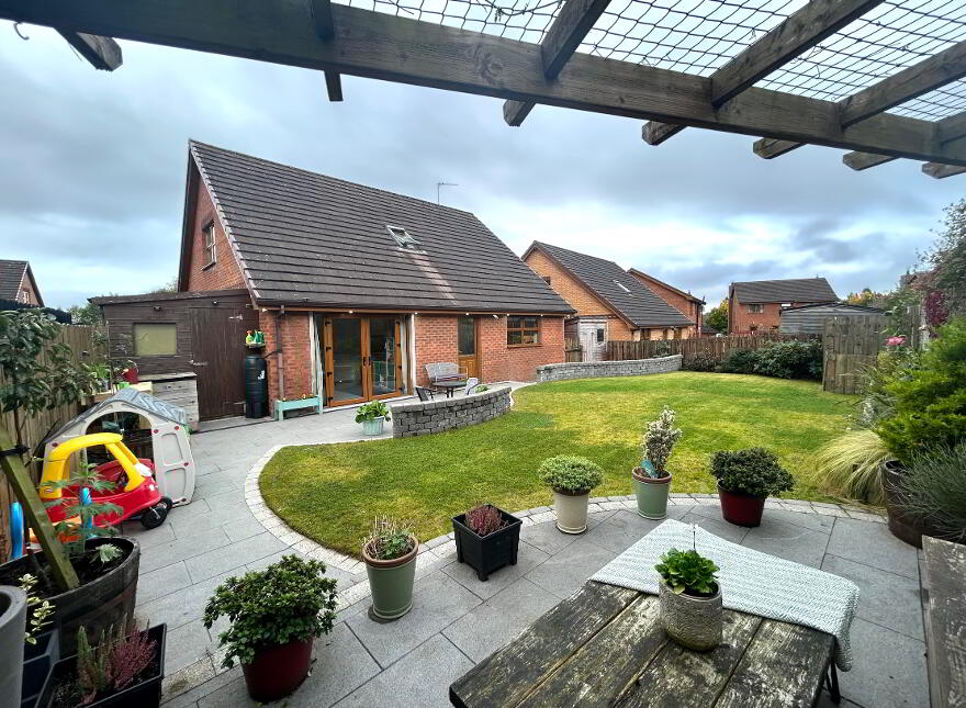 18 Summer Meadows Manor, Waterside, Derry, BT47 6SE