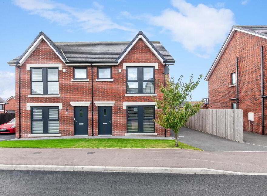 6 Baronsgrange Rise, Carryduff, Belfast, BT8 8GE photo