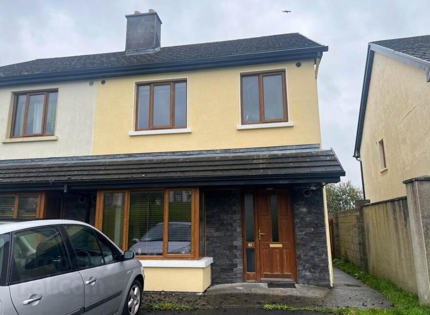 108 The Maples, Ballyhaunis, F35FY97 photo