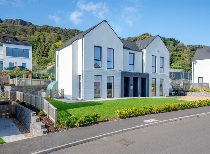 3 Ben Madigan Hill, Antrim Road, Newtownabbey, BT36 7GF photo