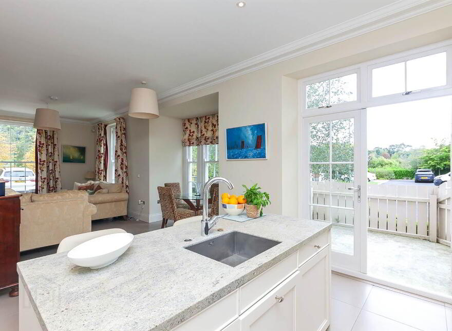 Apt 1, 7 Broomhill Lane, Off Hillside Park, Malone, South, Belfast, BT9 5LB