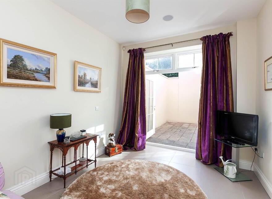 Apt 1, 7 Broomhill Lane, Off Hillside Park, Malone, South, Belfast, BT9 5LB