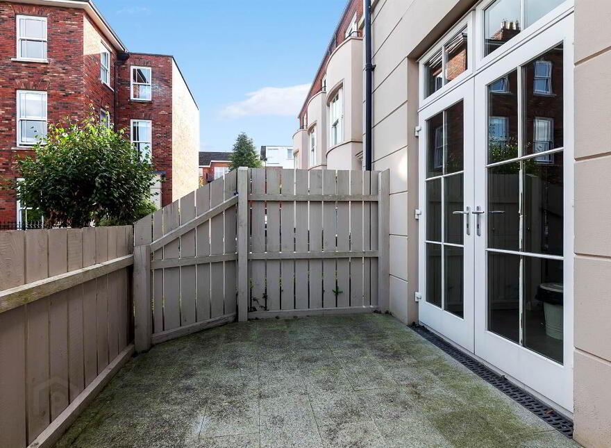 Apt 1, 7 Broomhill Lane, Off Hillside Park, Malone, South, Belfast, BT9 5LB
