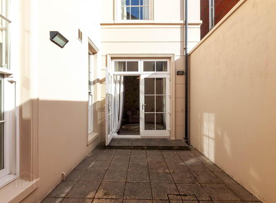 Apt 1, 7 Broomhill Lane, Off Hillside Park, Malone, South, Belfast, BT9 5LB
