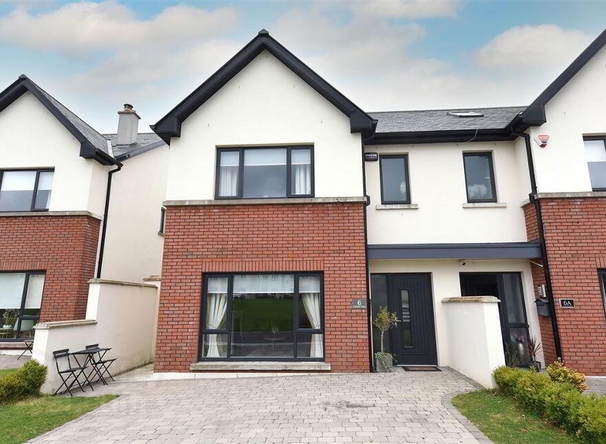 6 Meadow Walk, Castle Heights, Carrigaline photo