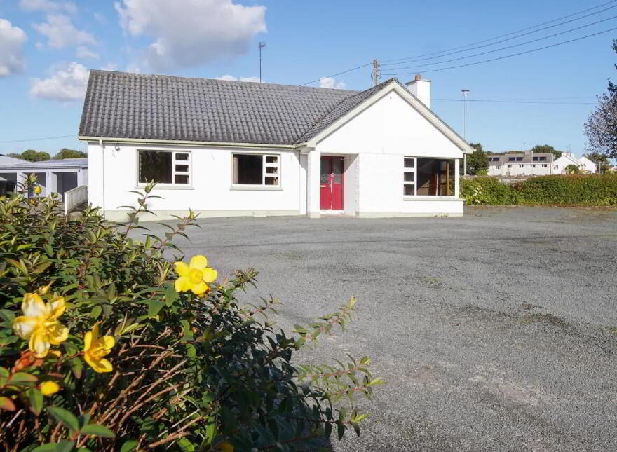 The Bungalow, Main Street, Newtowncunningham, F93E36H photo