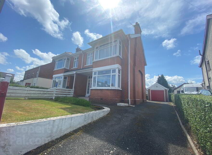 5 Jubilee Avenue, Lisburn, BT28 1EB photo