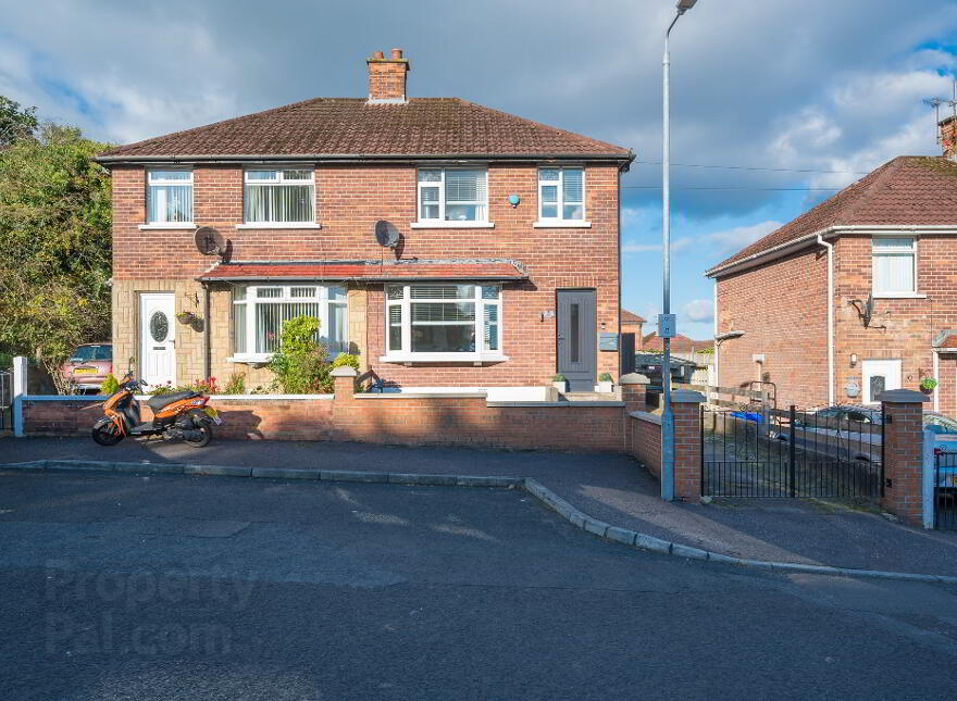 5 Lyndhurst Grove, Belfast, BT13 3PE photo