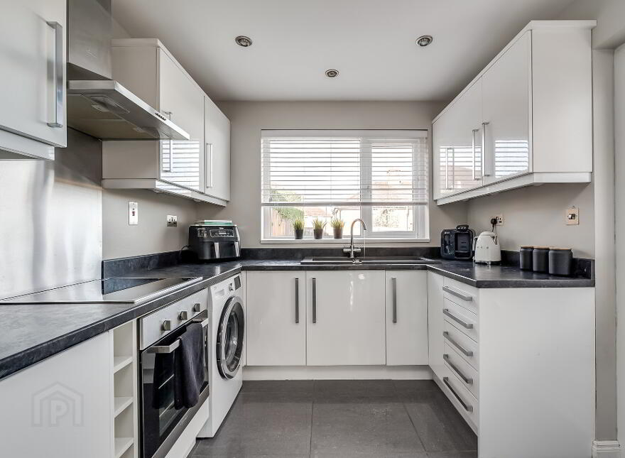 5 Lyndhurst Grove, Belfast, BT13 3PE