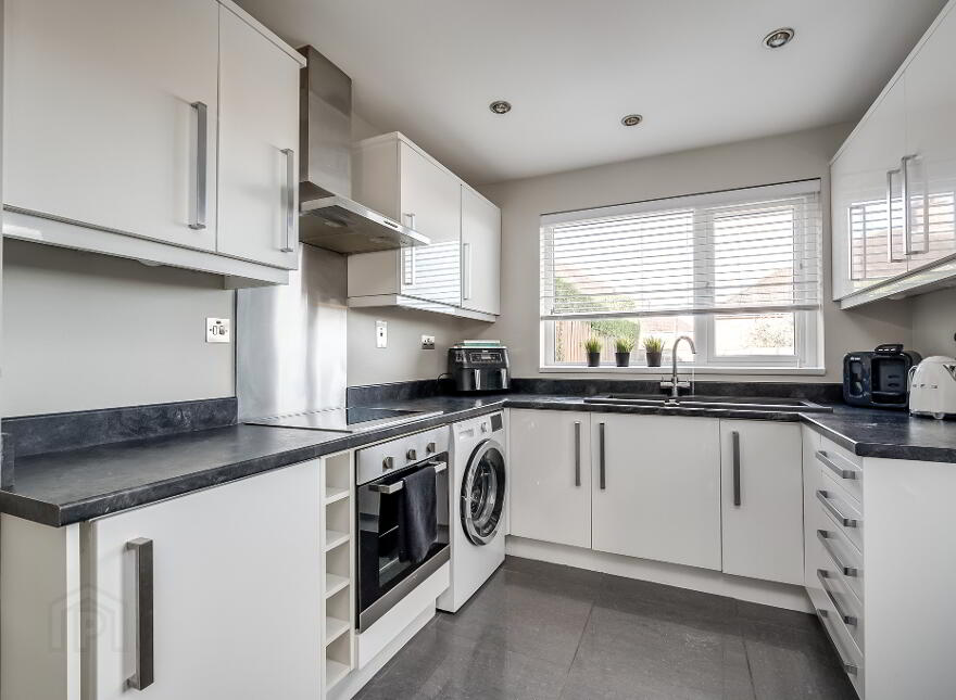 5 Lyndhurst Grove, Belfast, BT13 3PE