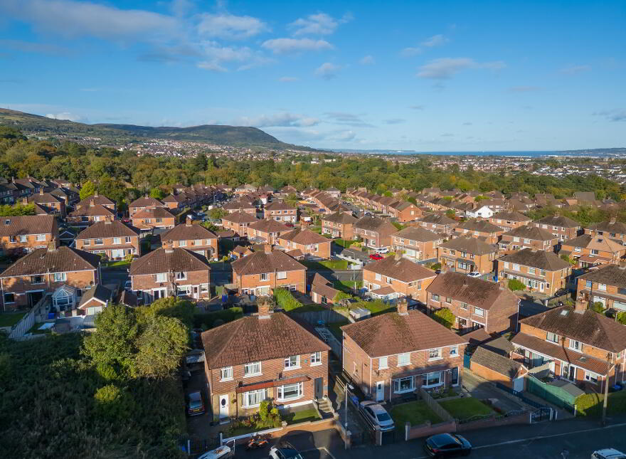 5 Lyndhurst Grove, Belfast, BT13 3PE