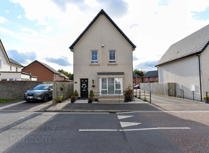 15 Millmount Village Square, Dundonald, Belfast, BT16 1YX photo