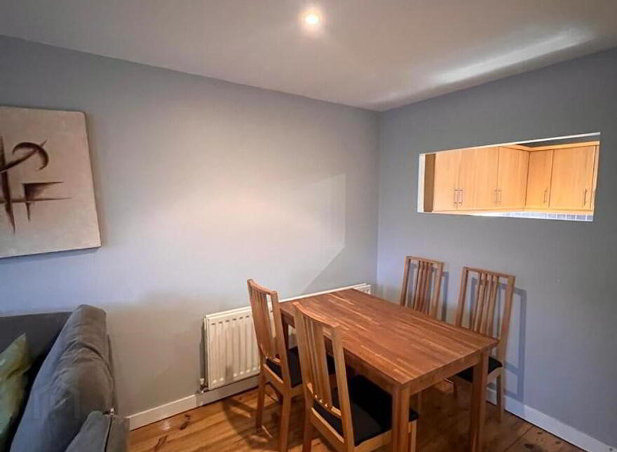 82 Queens Square, Belfast, BT1 3FF