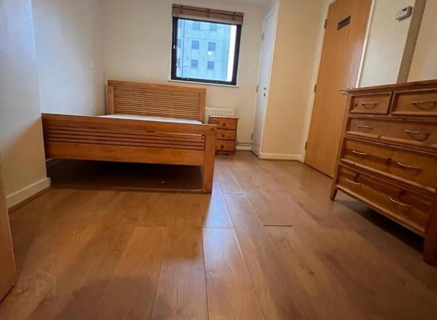 82 Queens Square, Belfast, BT1 3FF