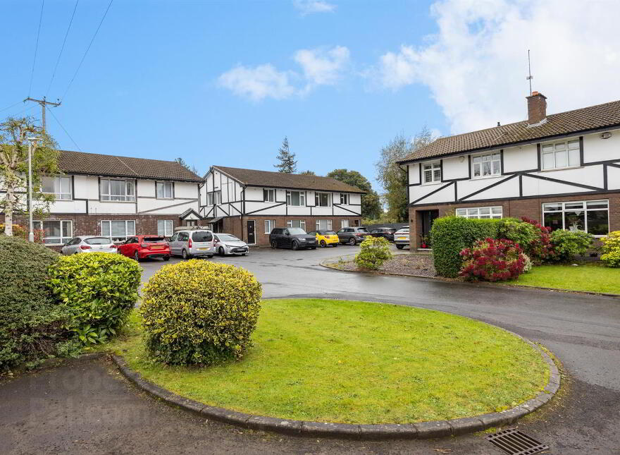 Apt 14, Aughrim Court, Dunmurry, Belfast, BT17 9PA photo