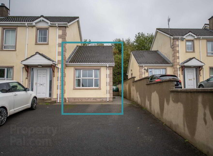 29a Lisnennan Court, Letterkenny, F92F620 photo