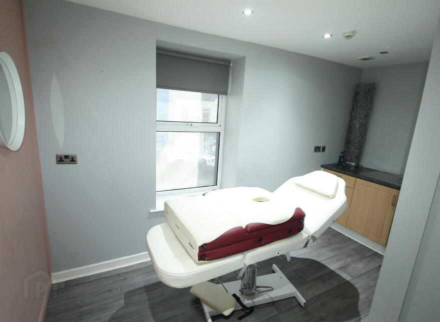 2 Lisburn Street, Ballynahinch, BT24 8BD