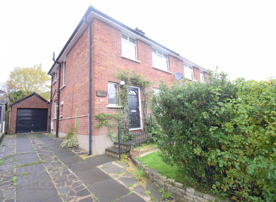 17 Lyndhurst Drive, Belfast, BT13 3PA photo