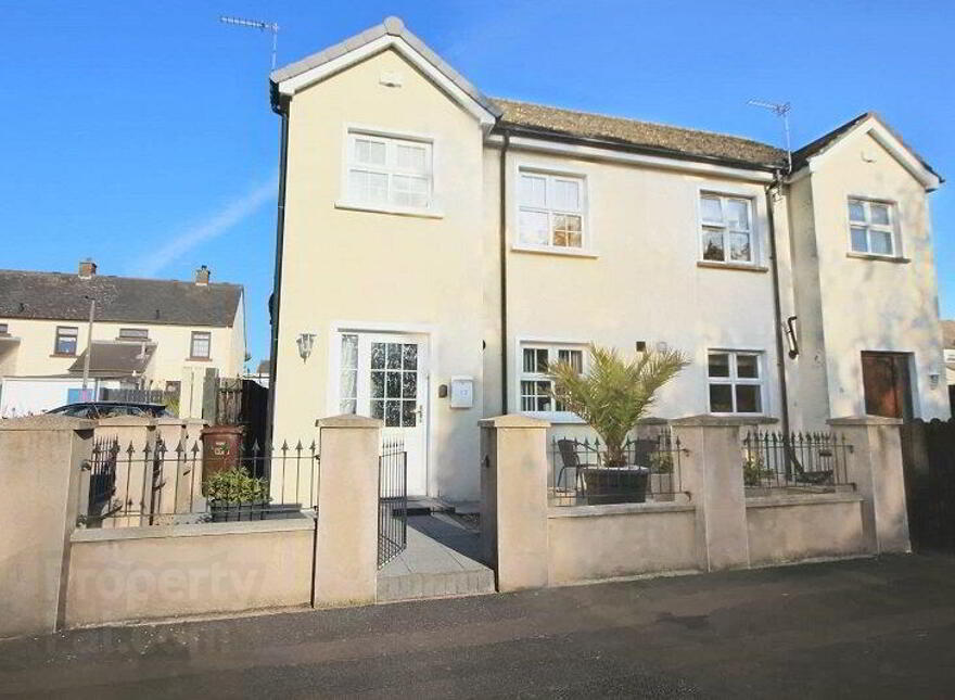 17 Higgins Court, Carrickfergus, BT38 7PS photo