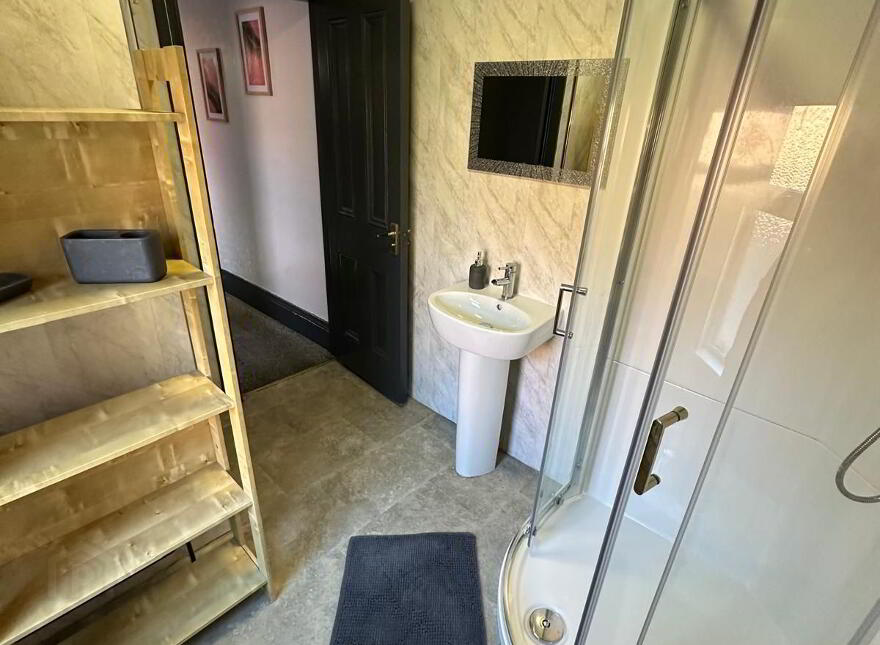 Room 5, 25 Colenso Parade, Belfast, BT9 5AN