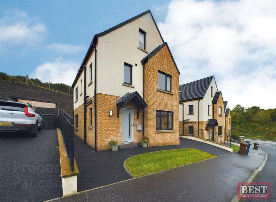 5 Fort Ridge, Newry, BT35 8XQ photo