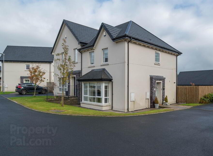 5 Millmount Village Close, Dundonald, Belfast, BT16 1AU photo