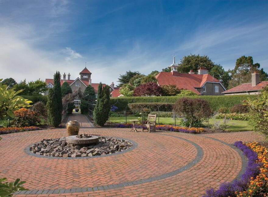 Rathmoyle House, 40 Craigdarragh Road, Helens Bay, Bangor, BT19 1UB