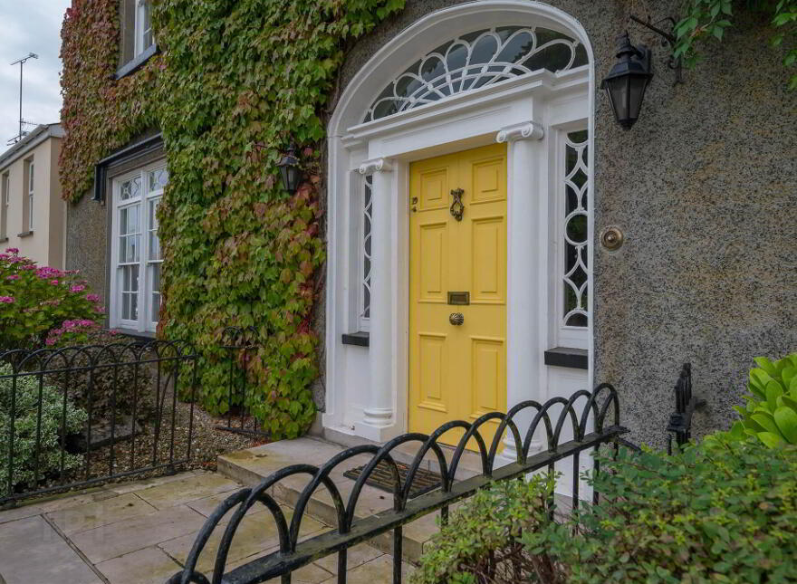 Loughgall House, 19 Main Street, Loughgall, BT61 8HZ