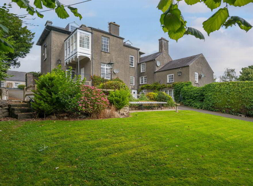 Loughgall House, 19 Main Street, Loughgall, BT61 8HZ
