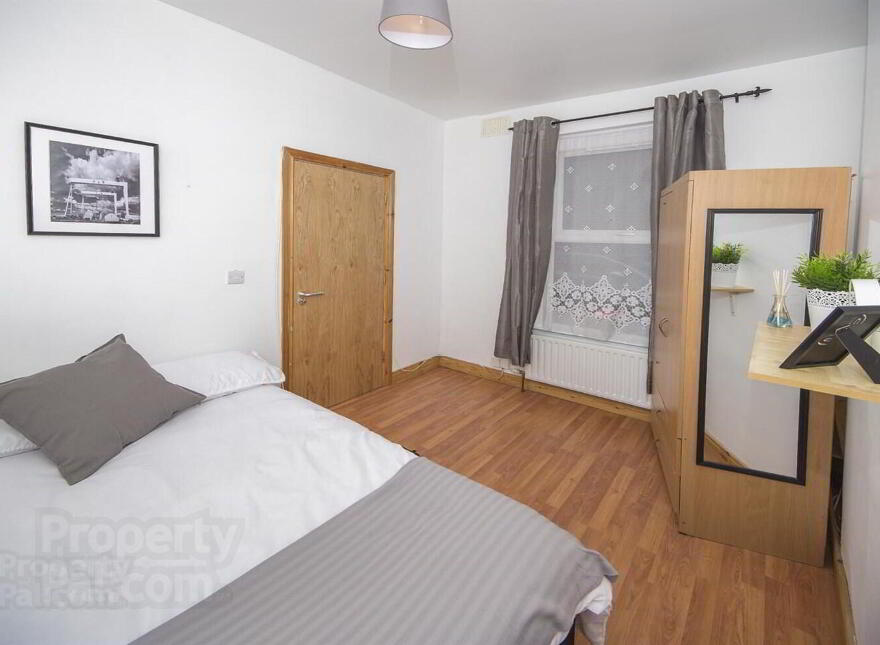 Room 1, 45 Balfour Avenue, Belfast, BT7 2EU photo