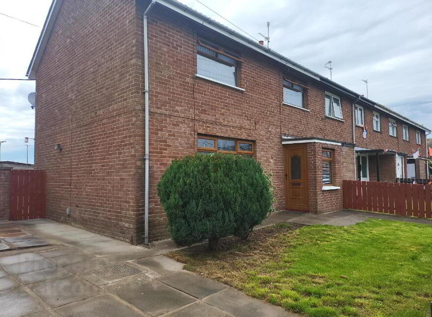 8 Deramore Drive, Lurgan, BT67 9ES photo