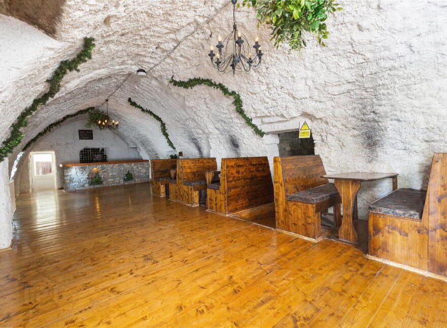 Knocktopher Abbey, Knocktopher, R95TD82