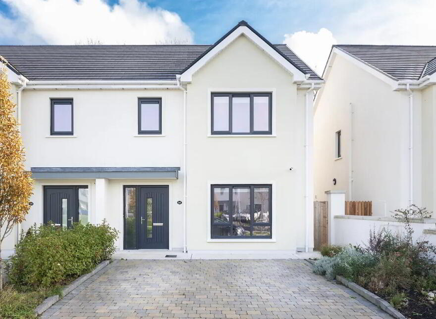 14 The Avenue, Elmbury, Carrigtowhill, T45KV44 photo